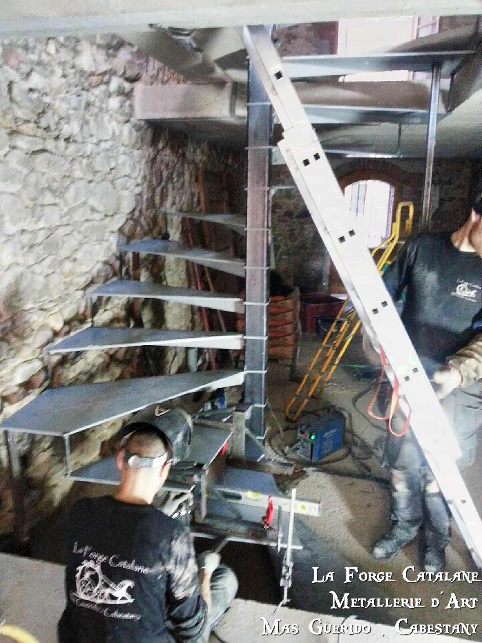 Escalier Helicoidal marches fer  forge catalane 15.jpg